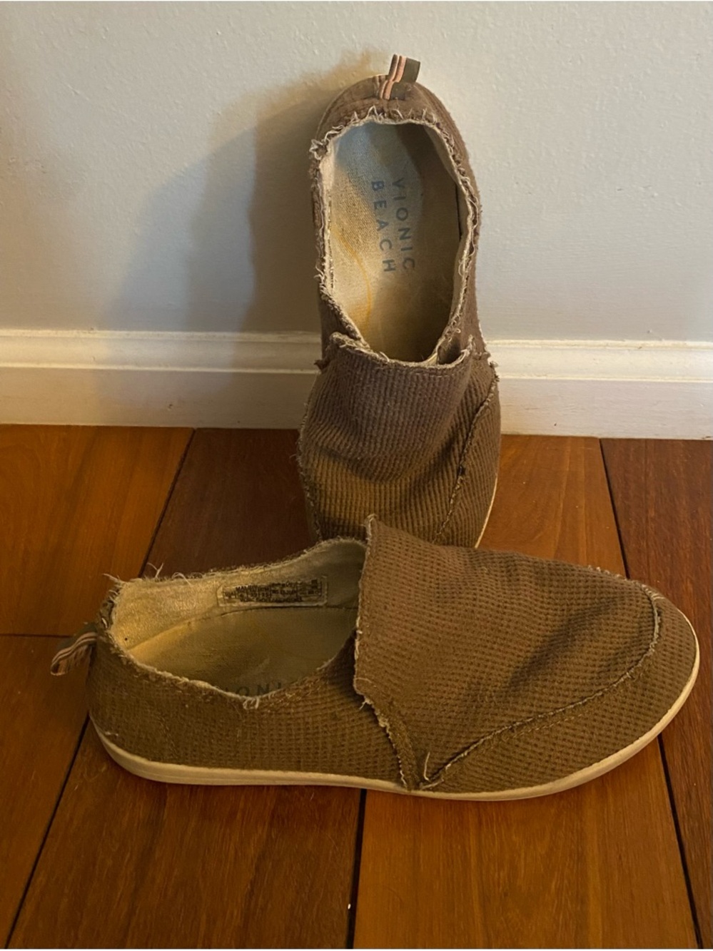 Vionic Women's Brown Slip-On Flats